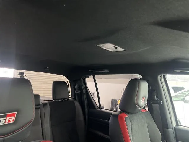 Toyota Hilux Z GR SPORT 2023 — миниатюра 4