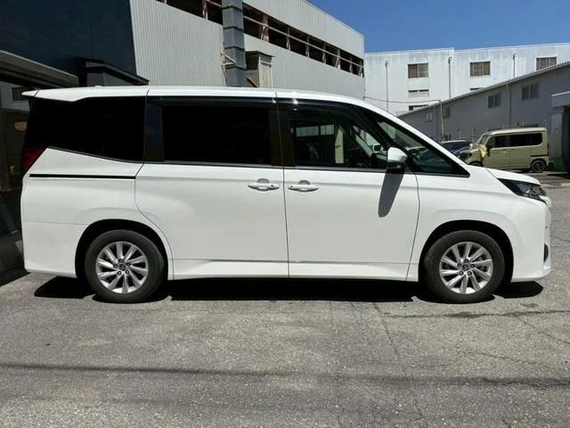 Toyota NOAH HYBRID G 2023 — миниатюра 5