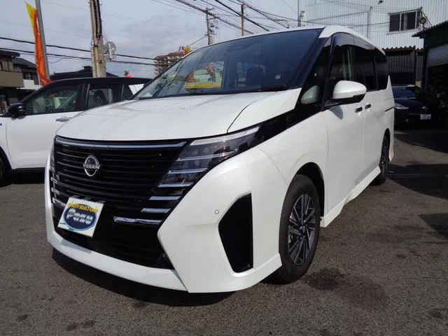 Nissan SERENA HIGHWAY STAR V 2023 — фото 1, купить с доставкой в Москву