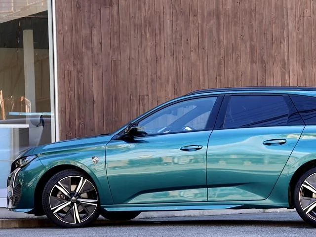 Peugeot 308 SW GT BLUE HDI 2023 — миниатюра 3