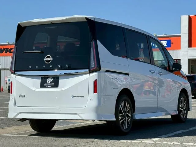 Nissan SERENA E-POWER HIGHWAY STAR V 2026 — миниатюра 4