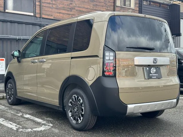 Honda FREED E:HEV CROSSTAR 2026 — миниатюра 2