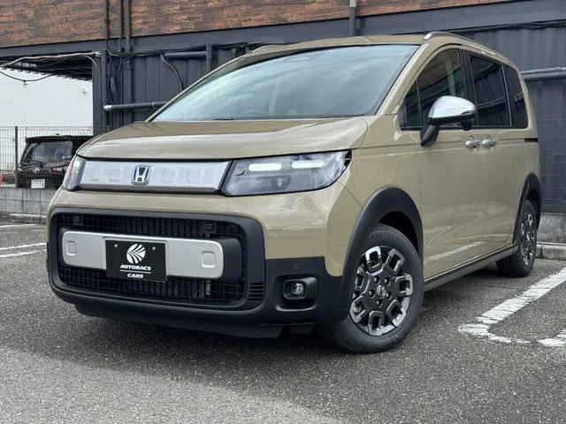 Honda FREED E:HEV CROSSTAR 2026 — фото 1, купить с доставкой в Москву