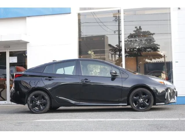 Toyota Prius S TOURING SELECTION BLACK EDITION 2022 — миниатюра 2