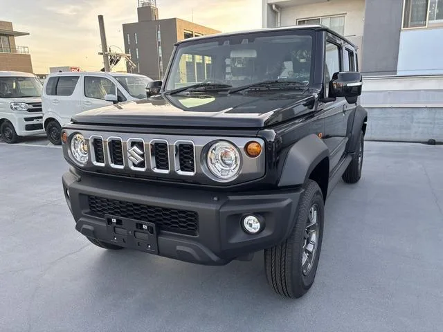 Suzuki JIMNY NOMADE FC 2026 — фото 1, купить с доставкой в Москву
