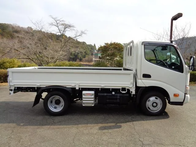 Hino DUTRO 2024 — миниатюра 2