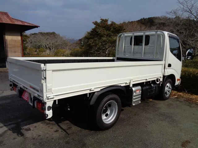 Hino DUTRO 2024 — миниатюра 3