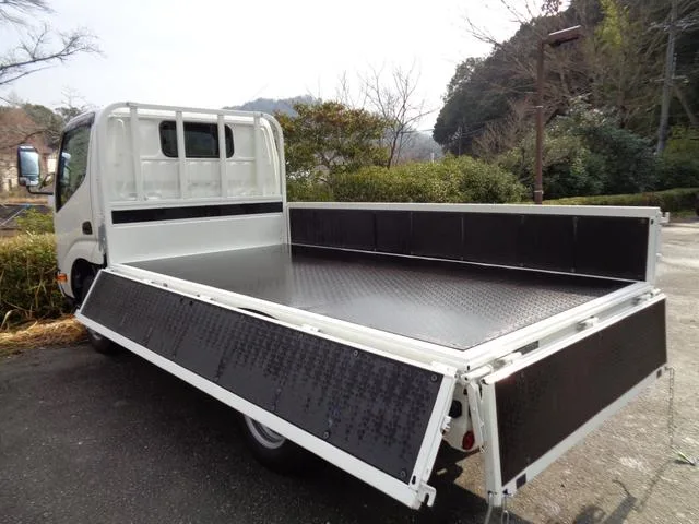 Hino DUTRO 2024 — миниатюра 4