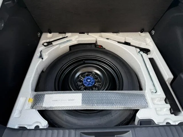 Toyota Prius Z 2023 — миниатюра 4