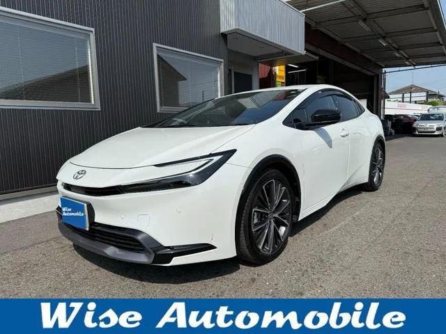 Toyota Prius Z 2023 — фото 1, купить с доставкой в Москву