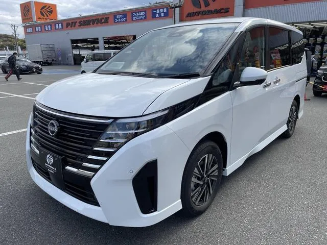 Nissan SERENA E-POWER HIGHWAY STAR V 2026 — миниатюра 3