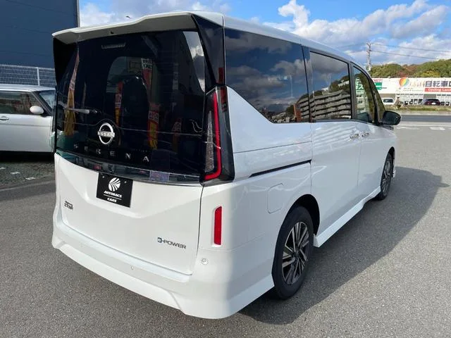 Nissan SERENA E-POWER HIGHWAY STAR V 2026 — миниатюра 4