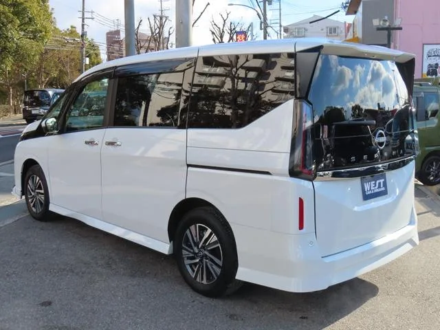 Nissan SERENA E-POWER HIGHWAY STAR V 2024 — миниатюра 4