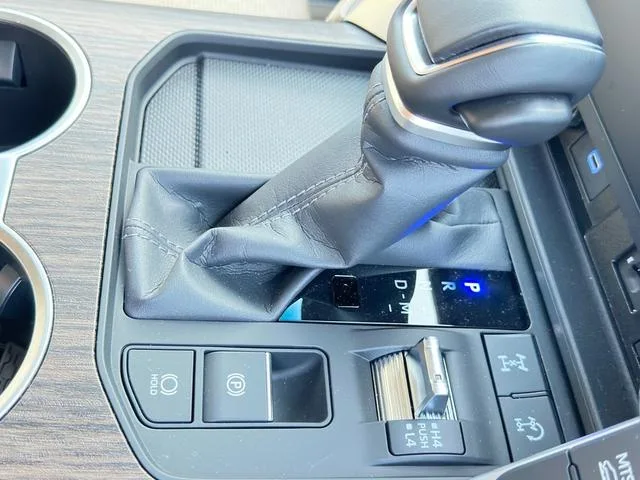 Toyota Land Cruiser ZX 2023 — миниатюра 3