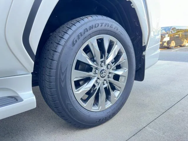 Toyota Land Cruiser ZX 2023 — миниатюра 5
