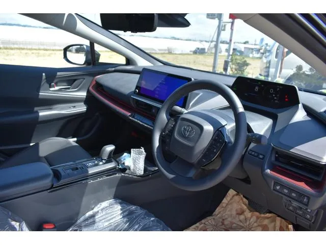 Toyota Prius Z 2024 — миниатюра 3