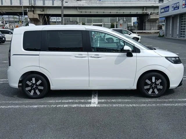 Honda FREED E:HEV AIR EX 2026 — миниатюра 2