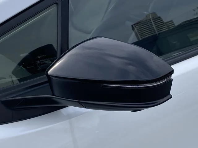 Toyota Prius Z 2023 — миниатюра 4