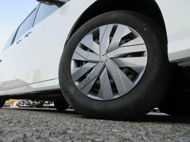 Nissan SERENA E-POWER XV 2023 — миниатюра 5