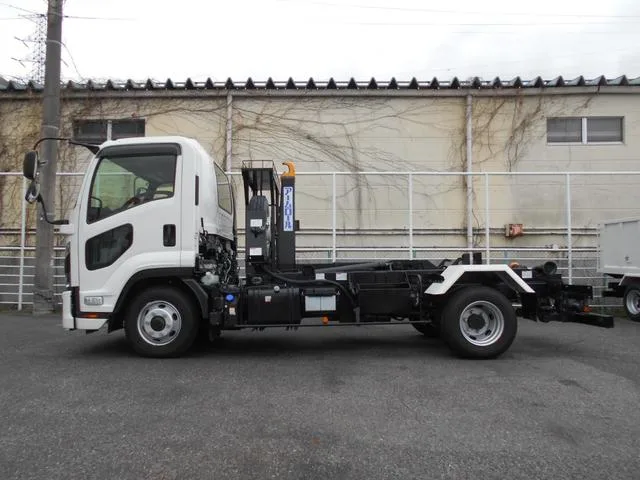 Isuzu FORWARD 2024 — миниатюра 2