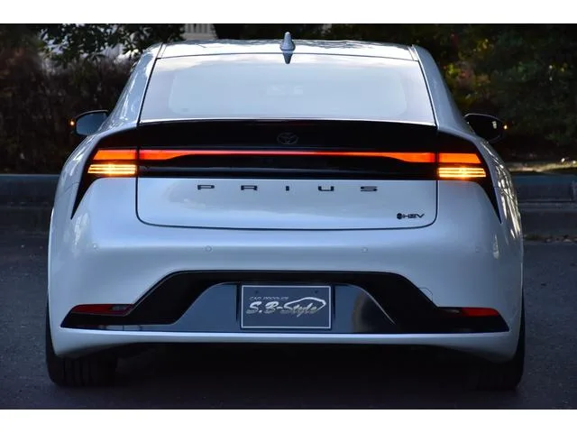 Toyota Prius Z 2023 — миниатюра 5