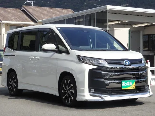 Toyota NOAH HYBRID S-Z 2022 — миниатюра 2