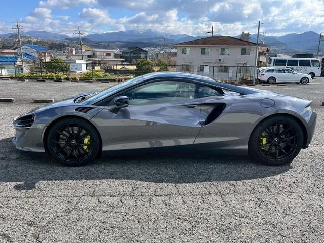 McLaren ARTURA 2023 — миниатюра 2