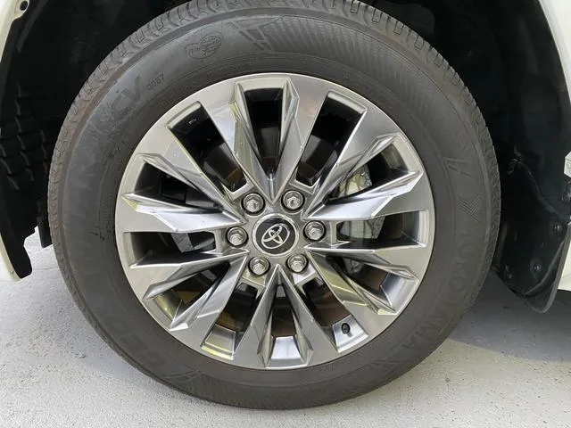 Toyota Land Cruiser ZX 2024 — миниатюра 4