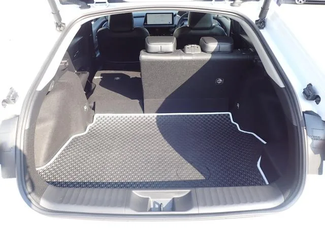 Toyota Prius Z 2023 — миниатюра 4
