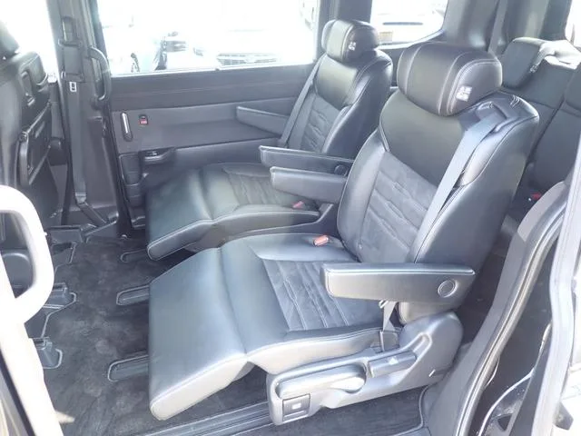 Honda STEPWAGON E:HEV SPADA PREMIUM LINE 2025 — миниатюра 3