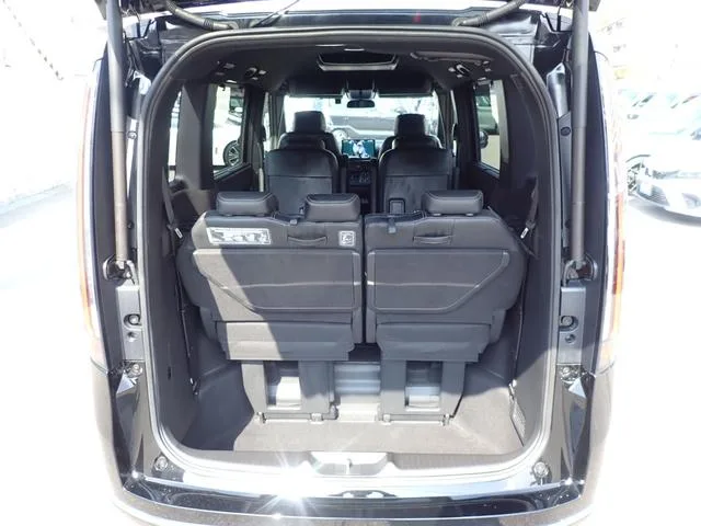 Honda STEPWAGON E:HEV SPADA PREMIUM LINE 2025 — миниатюра 4