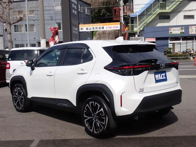 Toyota YARIS CROSS HYBRID Z 2025 — миниатюра 5