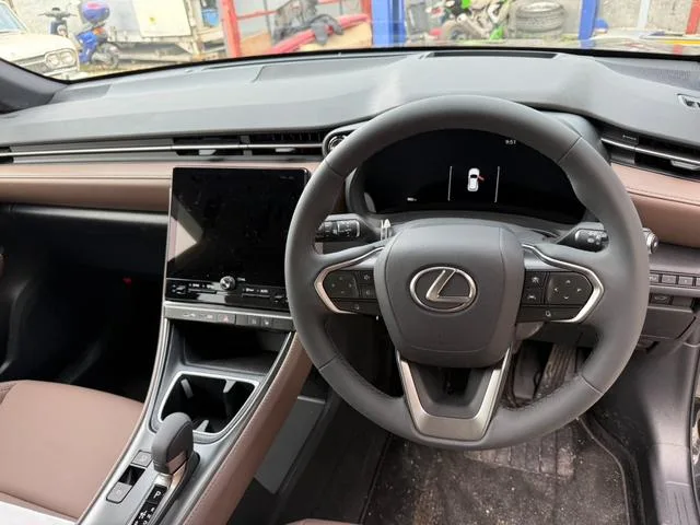 Lexus LBX ELEGANT 2025 — миниатюра 3