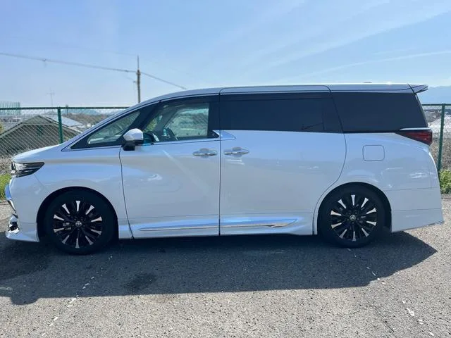 Toyota ALPHARD HYBRID EXECUTIVE LOUNGE 2025 — миниатюра 2