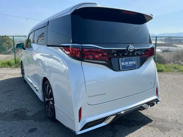 Toyota ALPHARD HYBRID EXECUTIVE LOUNGE 2025 — миниатюра 3