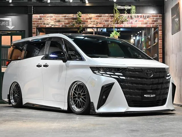 Toyota ALPHARD HYBRID Z 2023 — фото 1, купить с доставкой в Москву