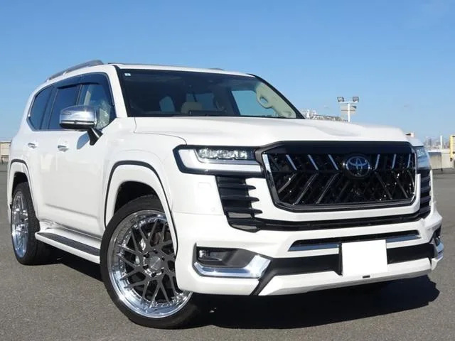 Toyota LAND CRUISER ZX 2023 — фото 1, купить с доставкой в Москву