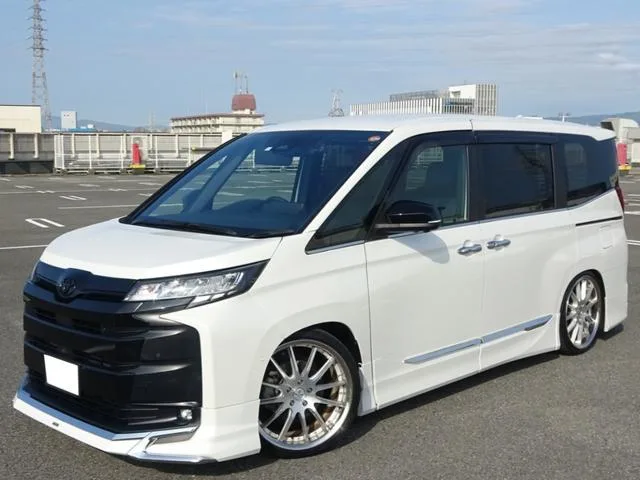 Toyota NOAH HYBRID S-Z 2023 — фото 1, купить с доставкой в Москву