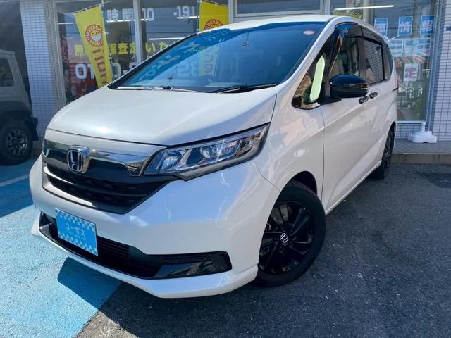 Honda FREED PLUS HYBRID HYBRID G BLACK STYLE 2023 — фото 1, купить с доставкой в Москву