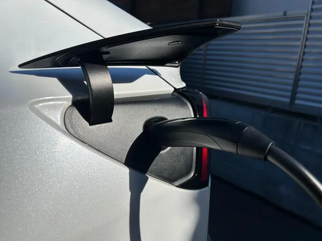 Tesla MODEL Y RWD 2023 — миниатюра 2