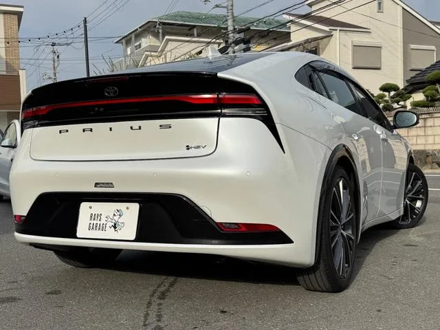 Toyota Prius Z 2023 — миниатюра 4