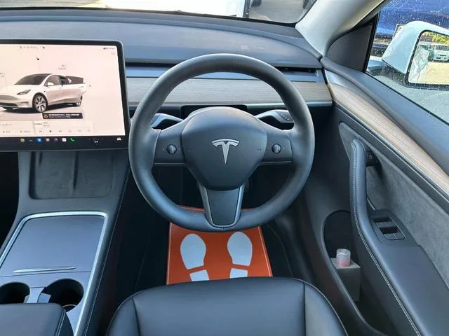 Tesla Model Y RWD 2023 — миниатюра 3