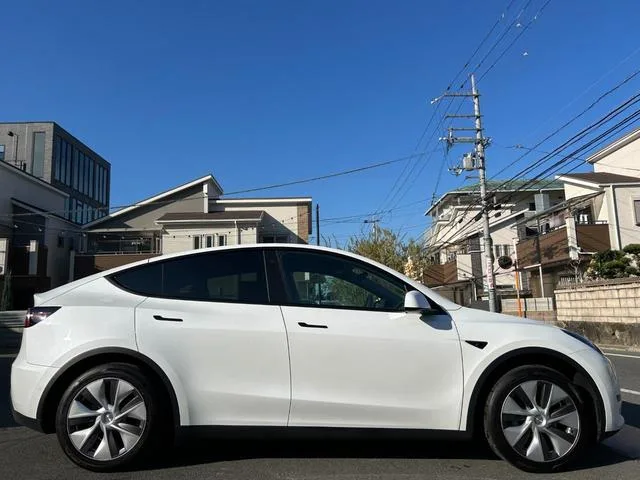Tesla Model Y RWD 2023 — миниатюра 4