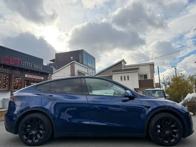 Tesla MODEL Y RWD 2023 — миниатюра 4