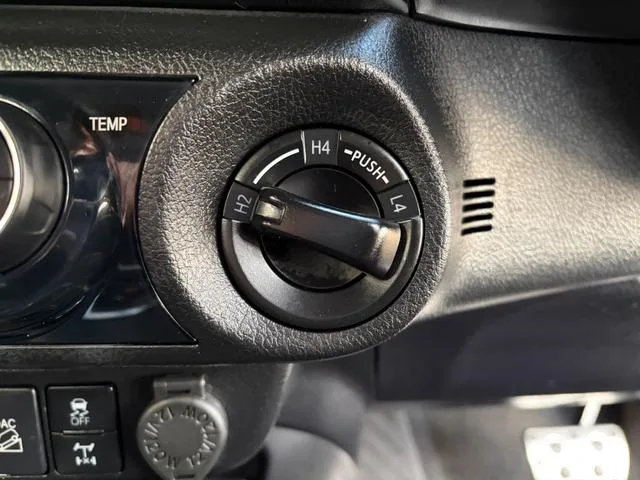 Toyota Hilux Z GR SPORT 2022 — миниатюра 4