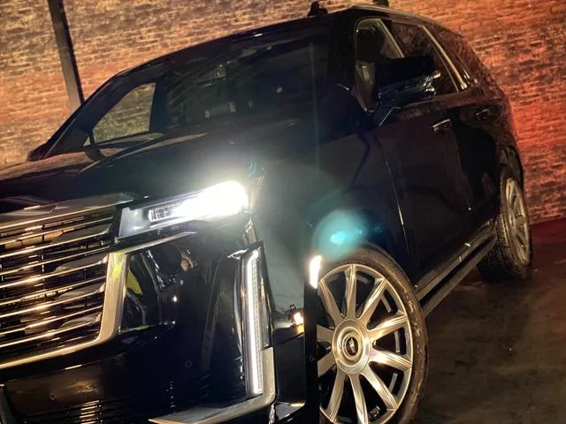 Cadillac CADILLAC ESCALADE PLATINUM 2023 — миниатюра 3