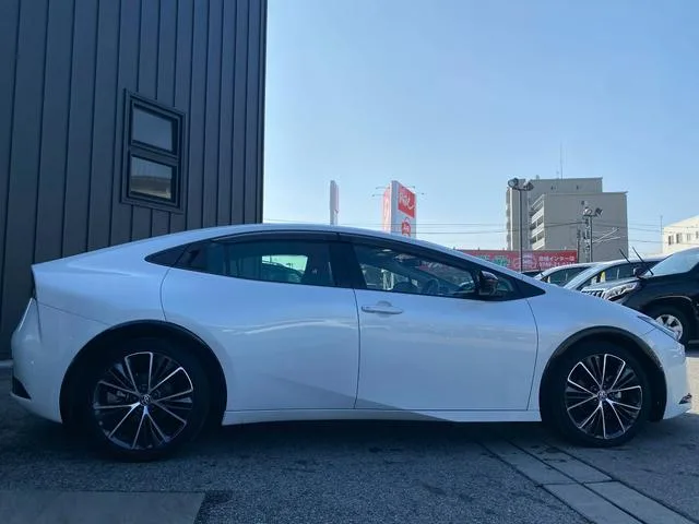 Toyota Prius Z 2023 — миниатюра 3