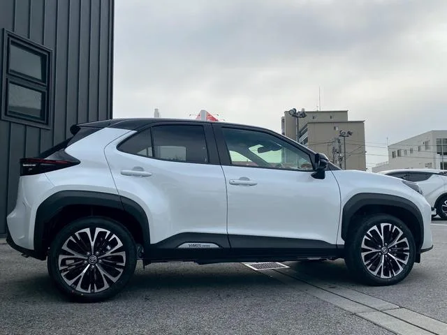 Toyota YARIS CROSS HYBRID Z 2026 — миниатюра 3