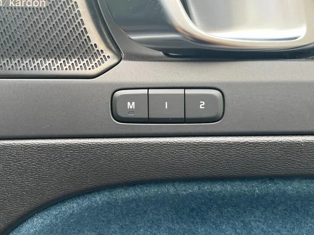 Volvo C40 RECHARGE RECHARGE ULTIMATE TWIN MOTOR 2022 — миниатюра 2