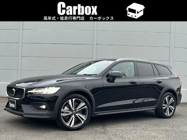 Volvo V60 CROSS COUNTRY ULTIMATE B5 AWD 2024 — фото 1, купить с доставкой в Москву
